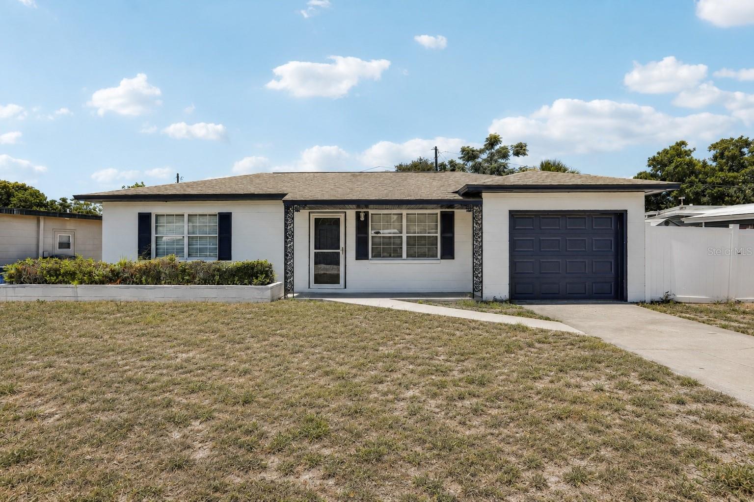 104 E GRAPEFRUIT CIR