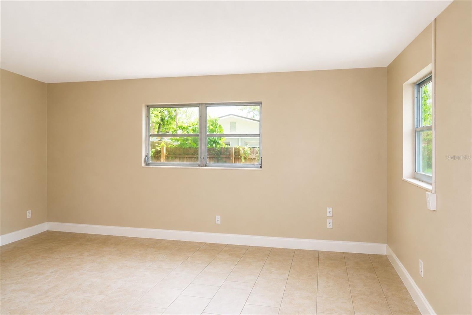 9412 N Elmer St Property Photo 6