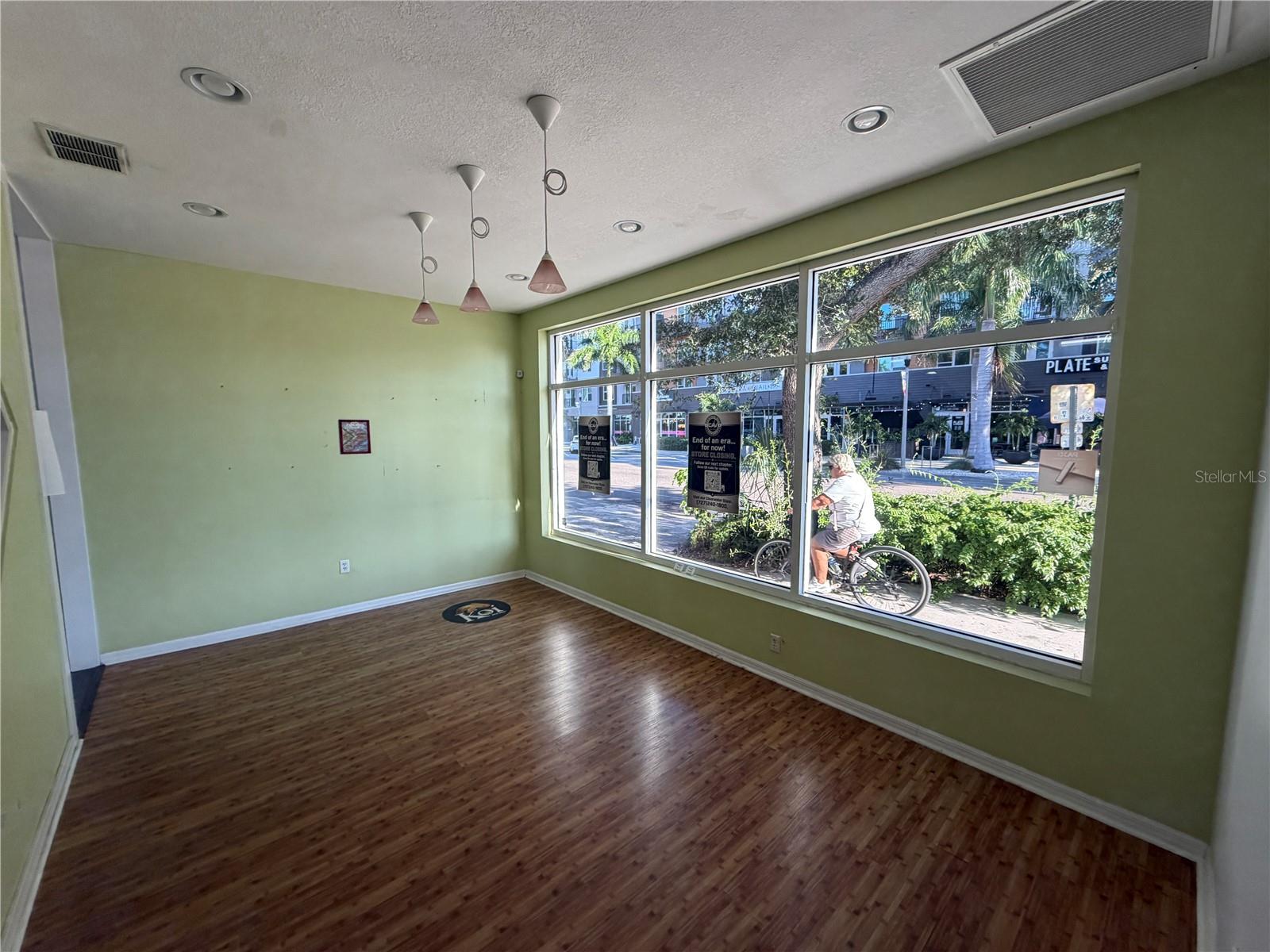 1610 Central Ave Property Photo 10