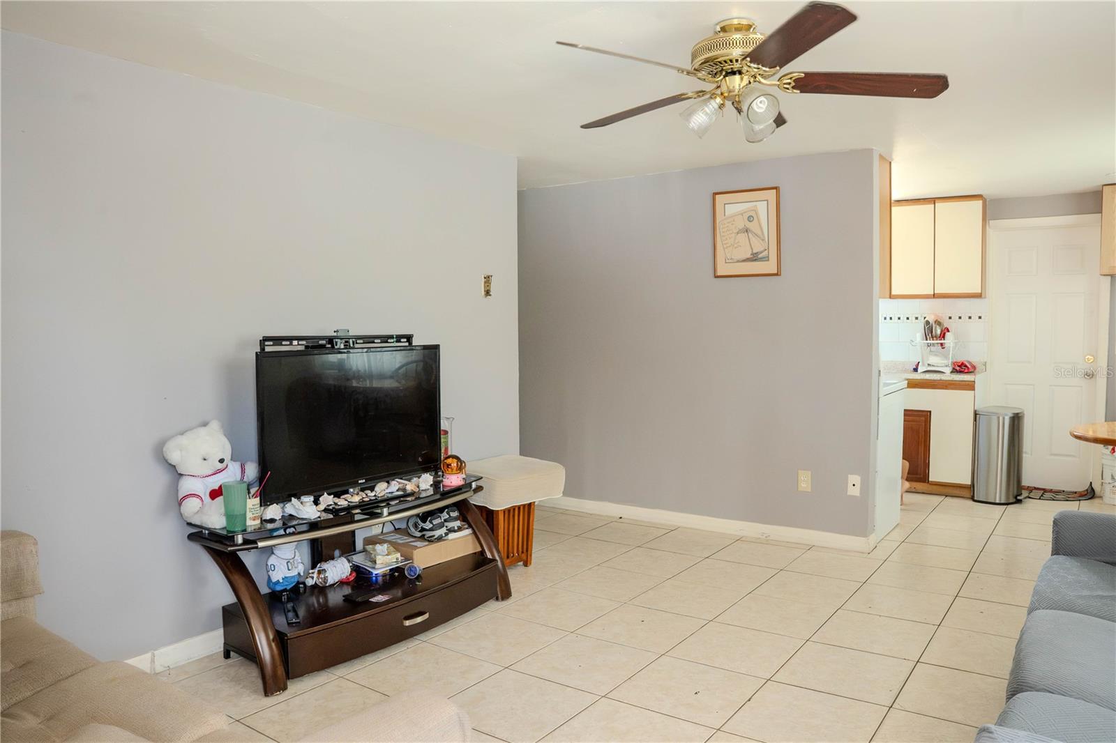 638 Dogwood Ct Property Photo 2
