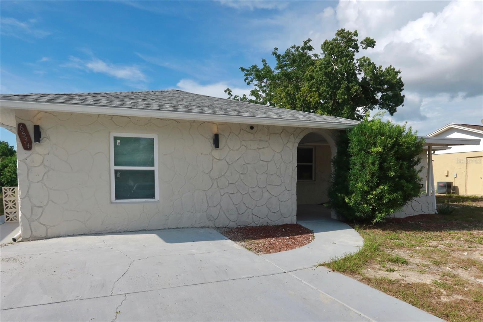 6533 Ridge Crest Dr Property Photo 2