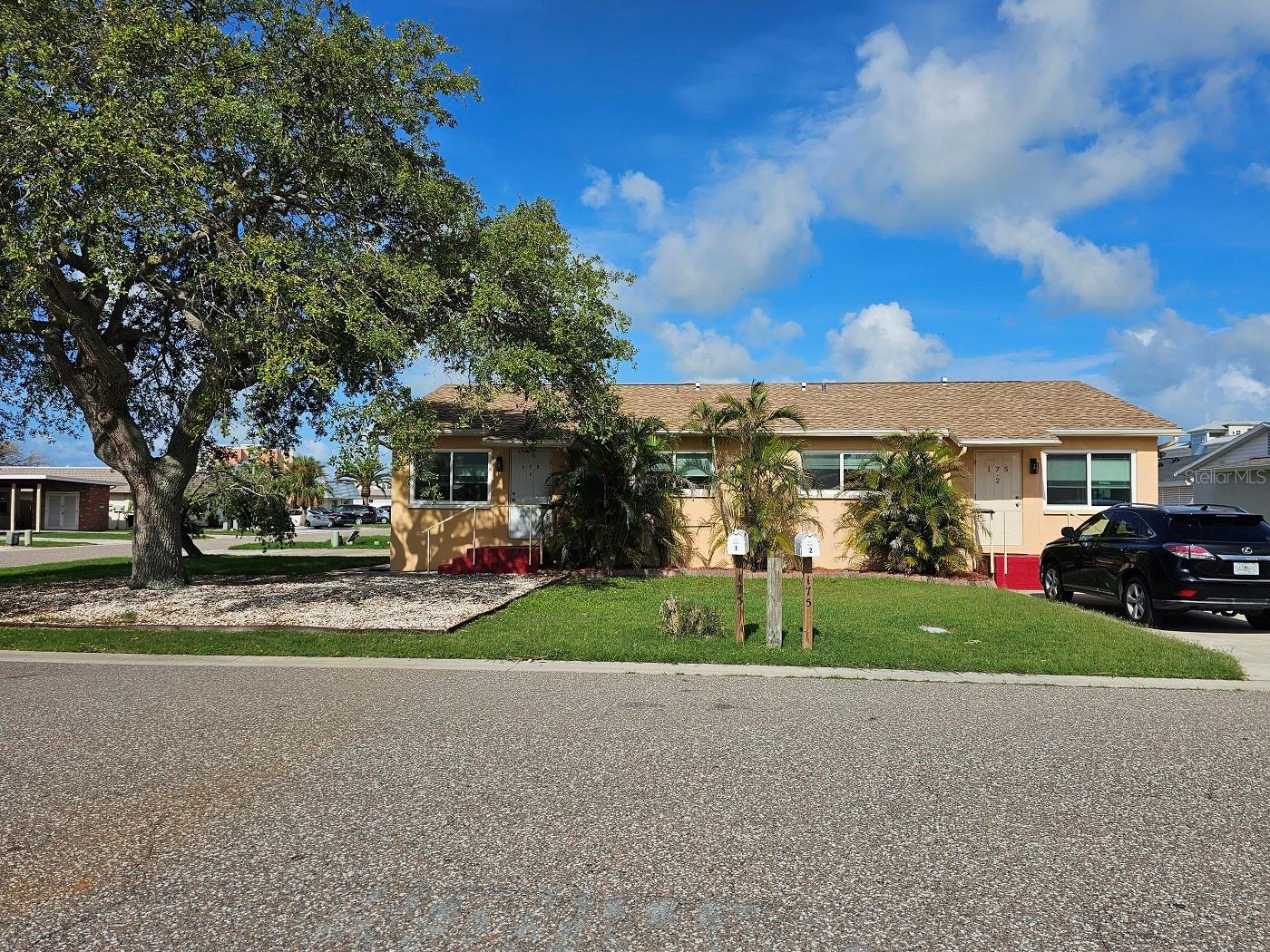 175 174TH TERRACE DR E #2 Property Photo 1