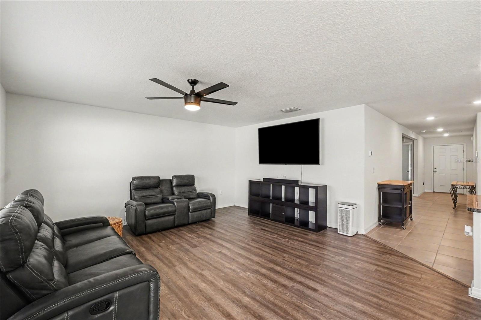 10213 Cloudburst Ct Property Photo 4