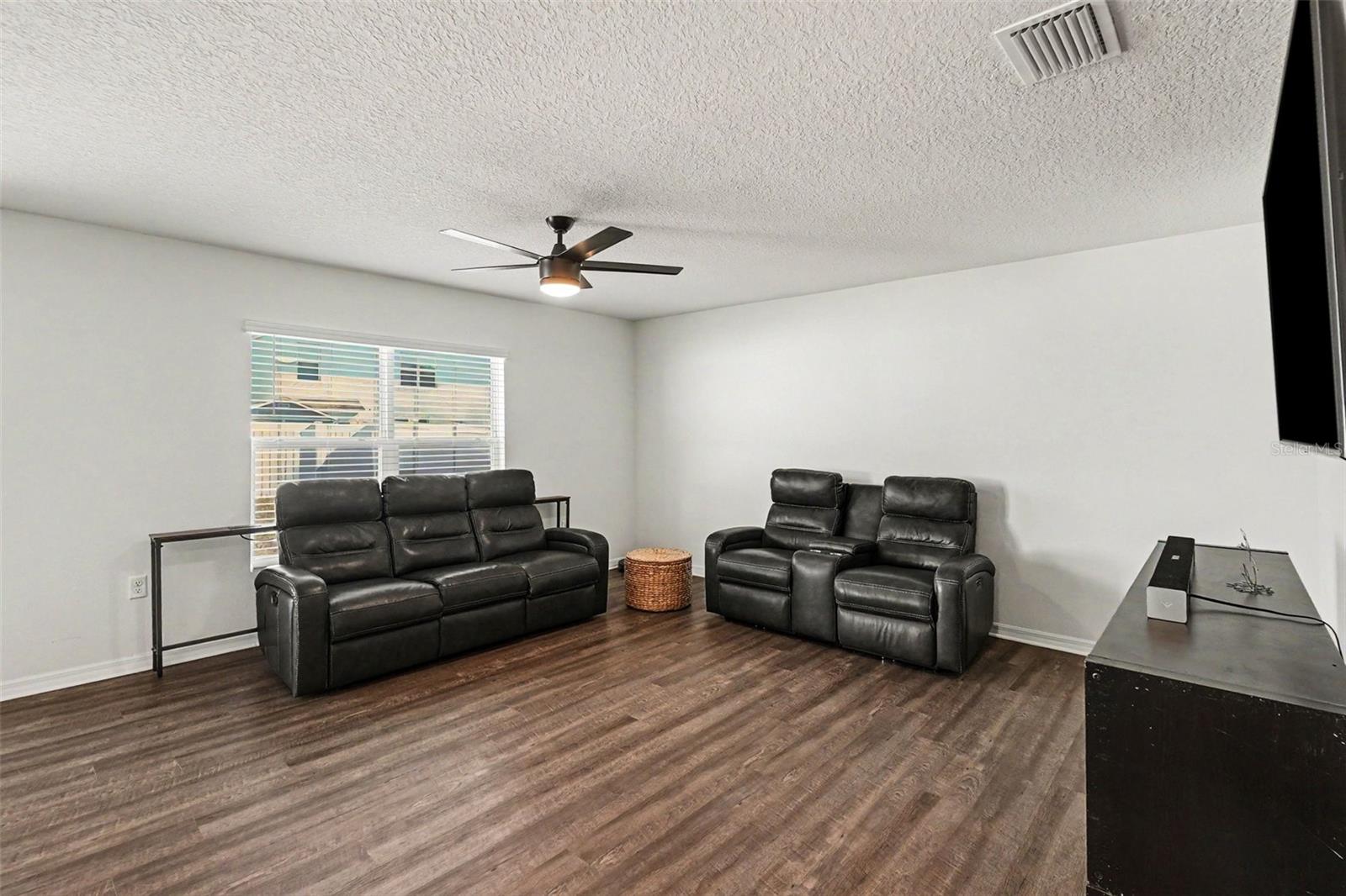 10213 Cloudburst Ct Property Photo 6
