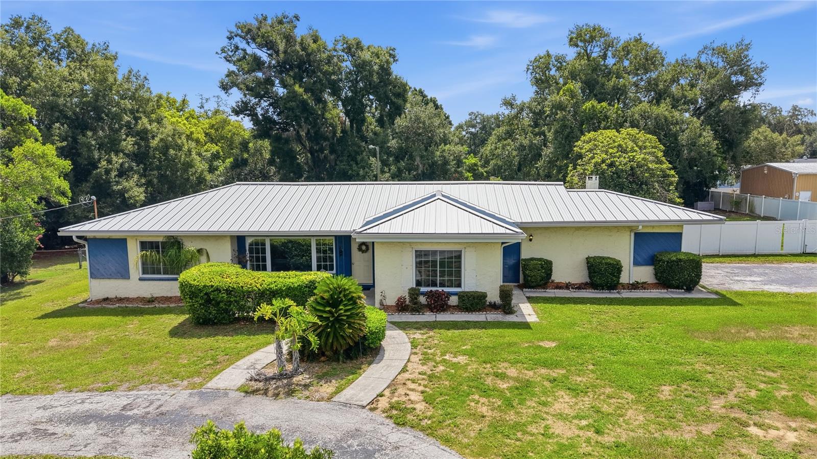 1011 EMERALD DR Property Photo 1