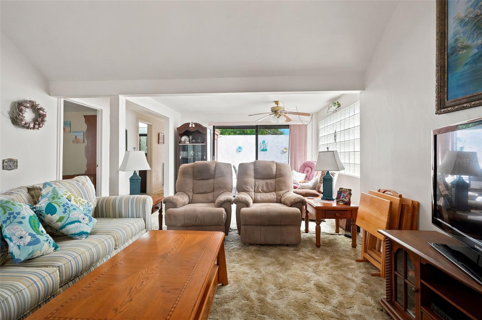7835 Fox Den Row Property Photo 3