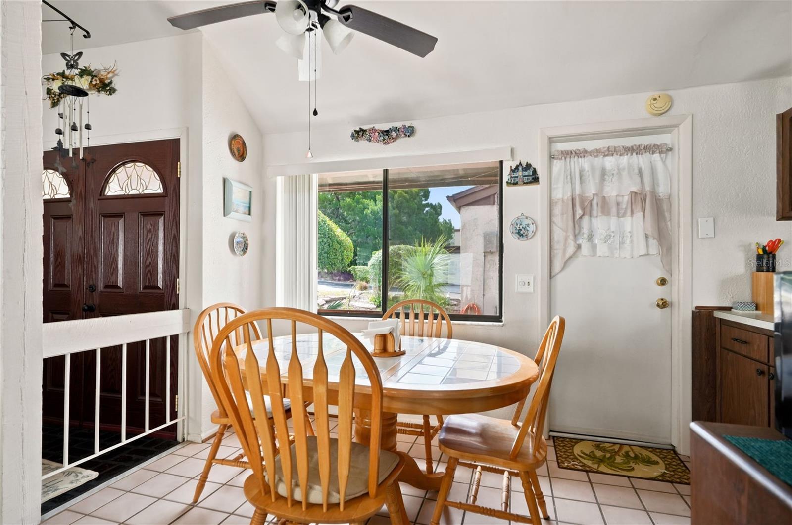 7835 Fox Den Row Property Photo 10
