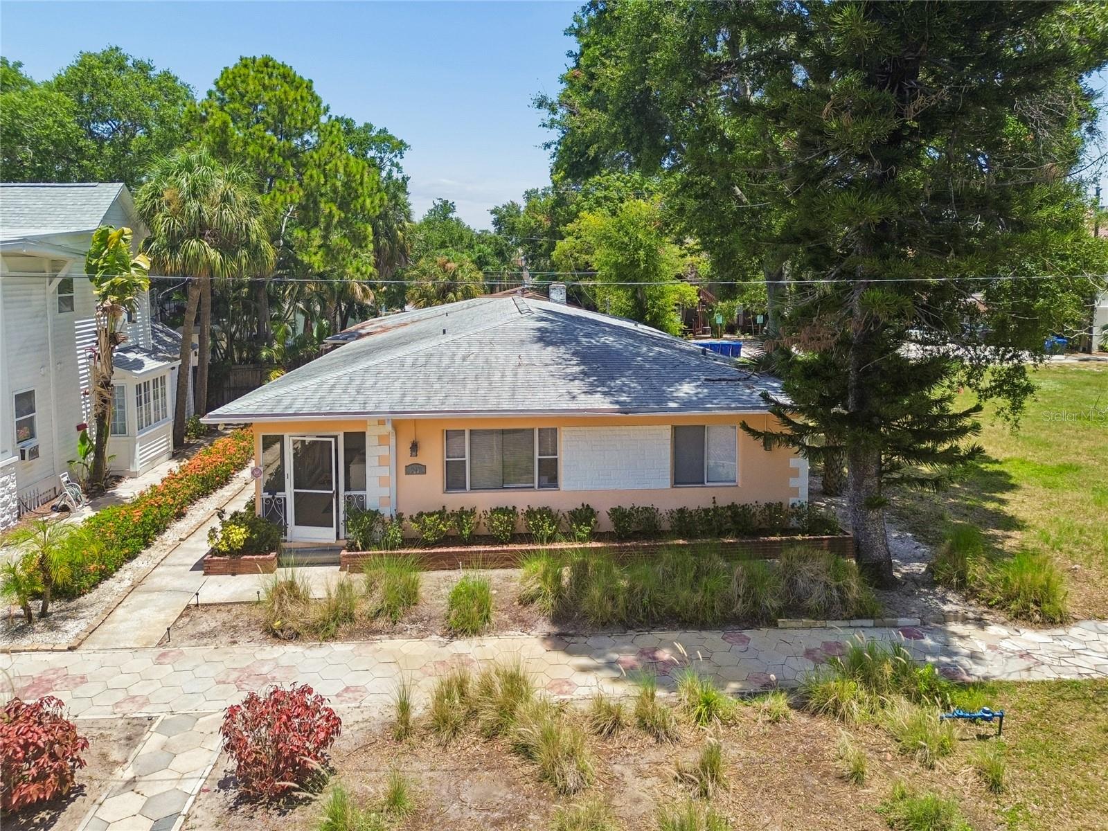 247 6TH AVE N