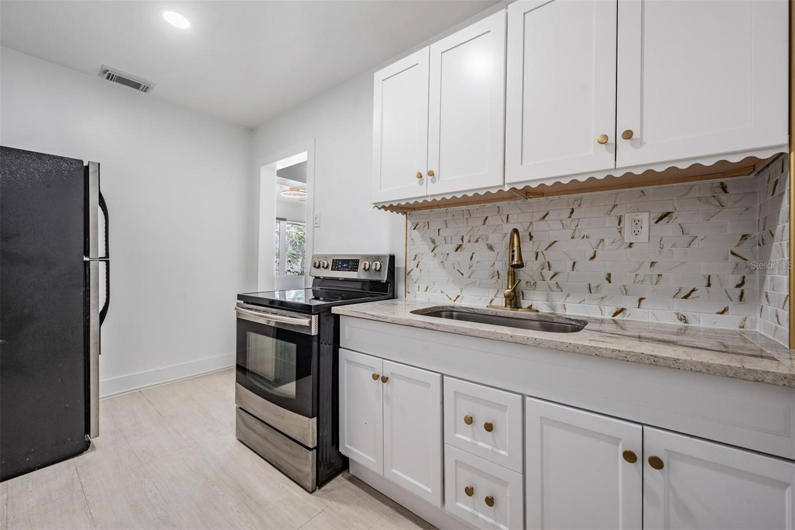 14060 Miramar Ave Property Photo 8