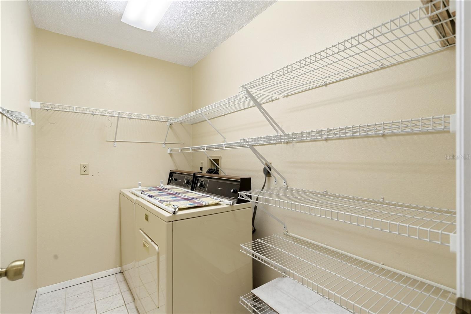 8160 Sturbridge Ct #8160 Property Photo 23