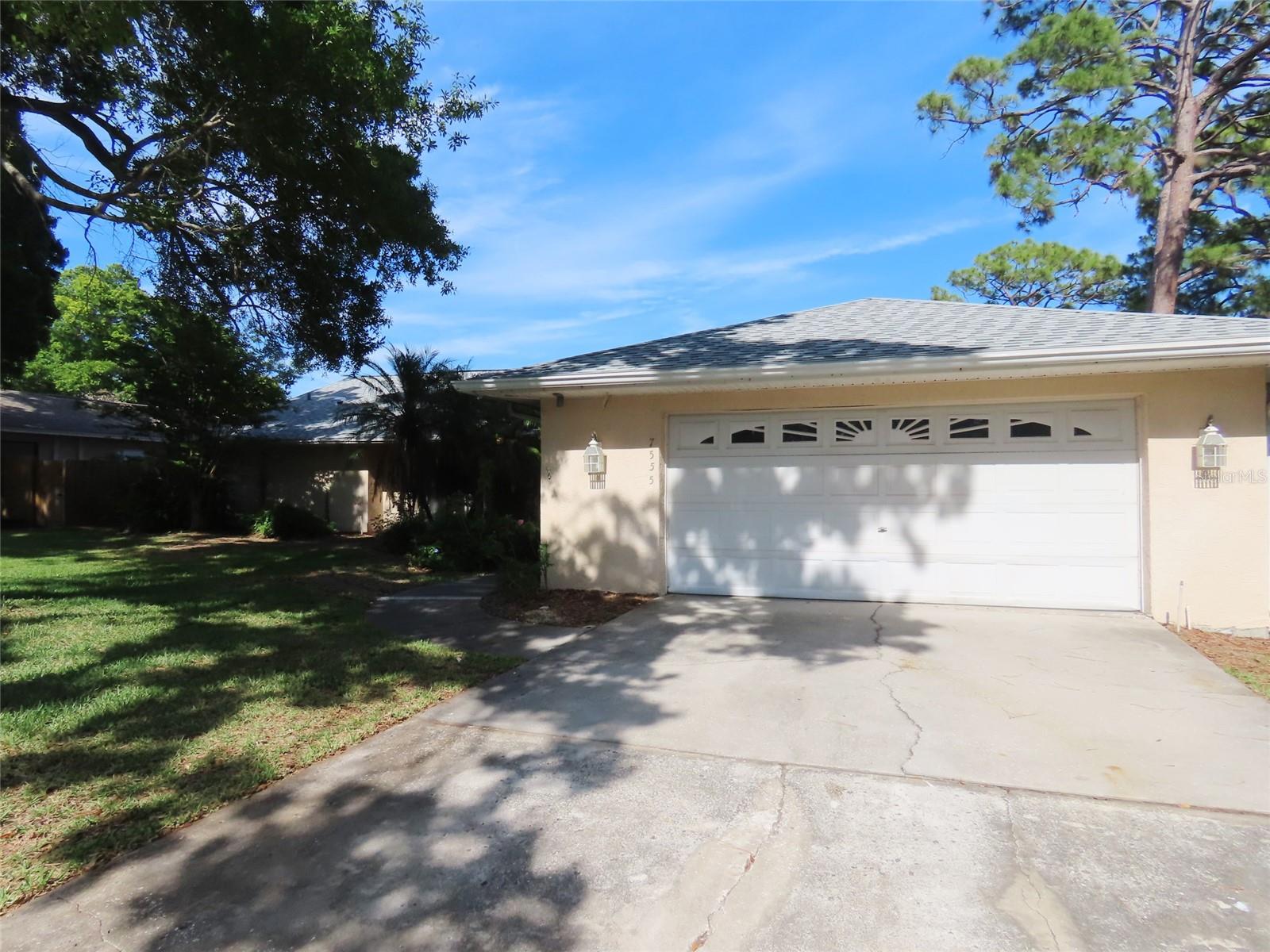 7555 Pine Valley Ln Property Photo 2