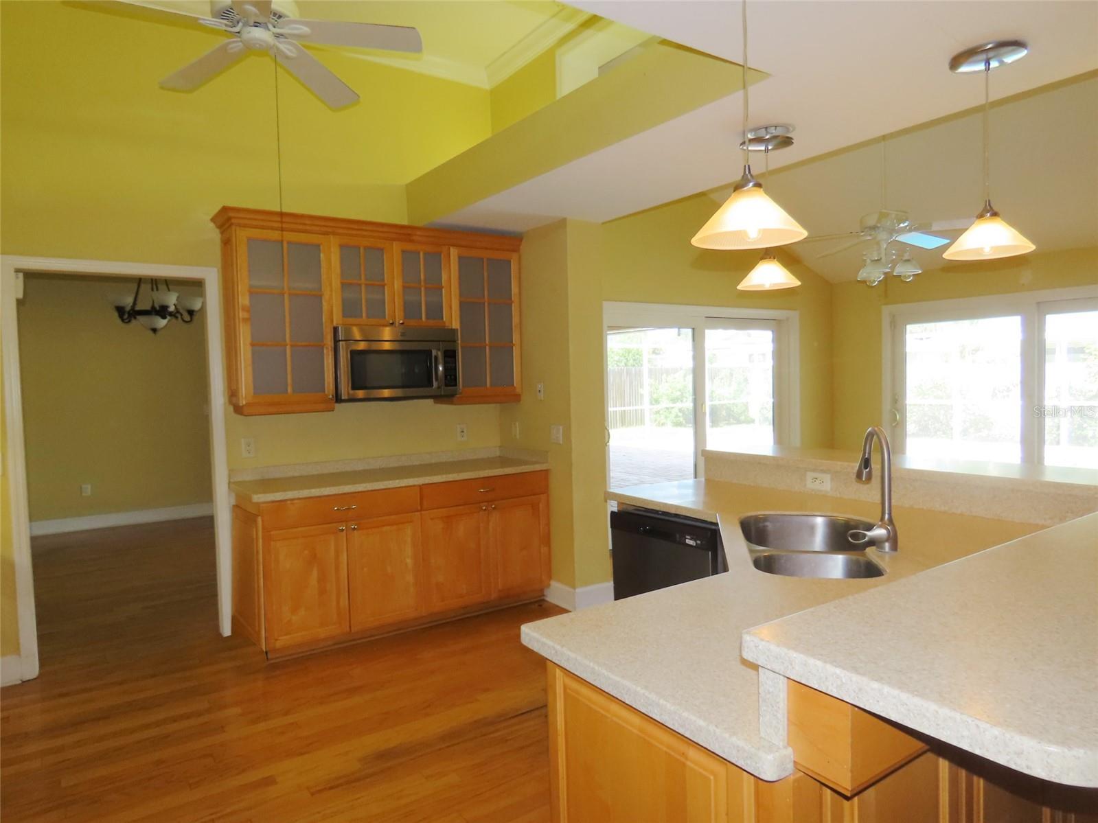7555 Pine Valley Ln Property Photo 3