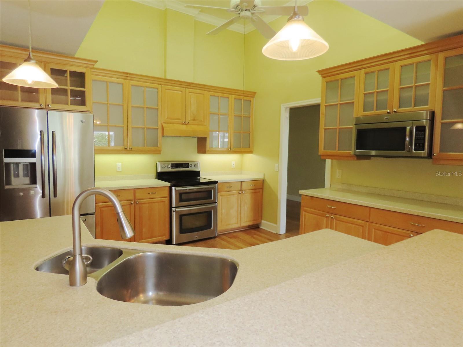7555 Pine Valley Ln Property Photo 5