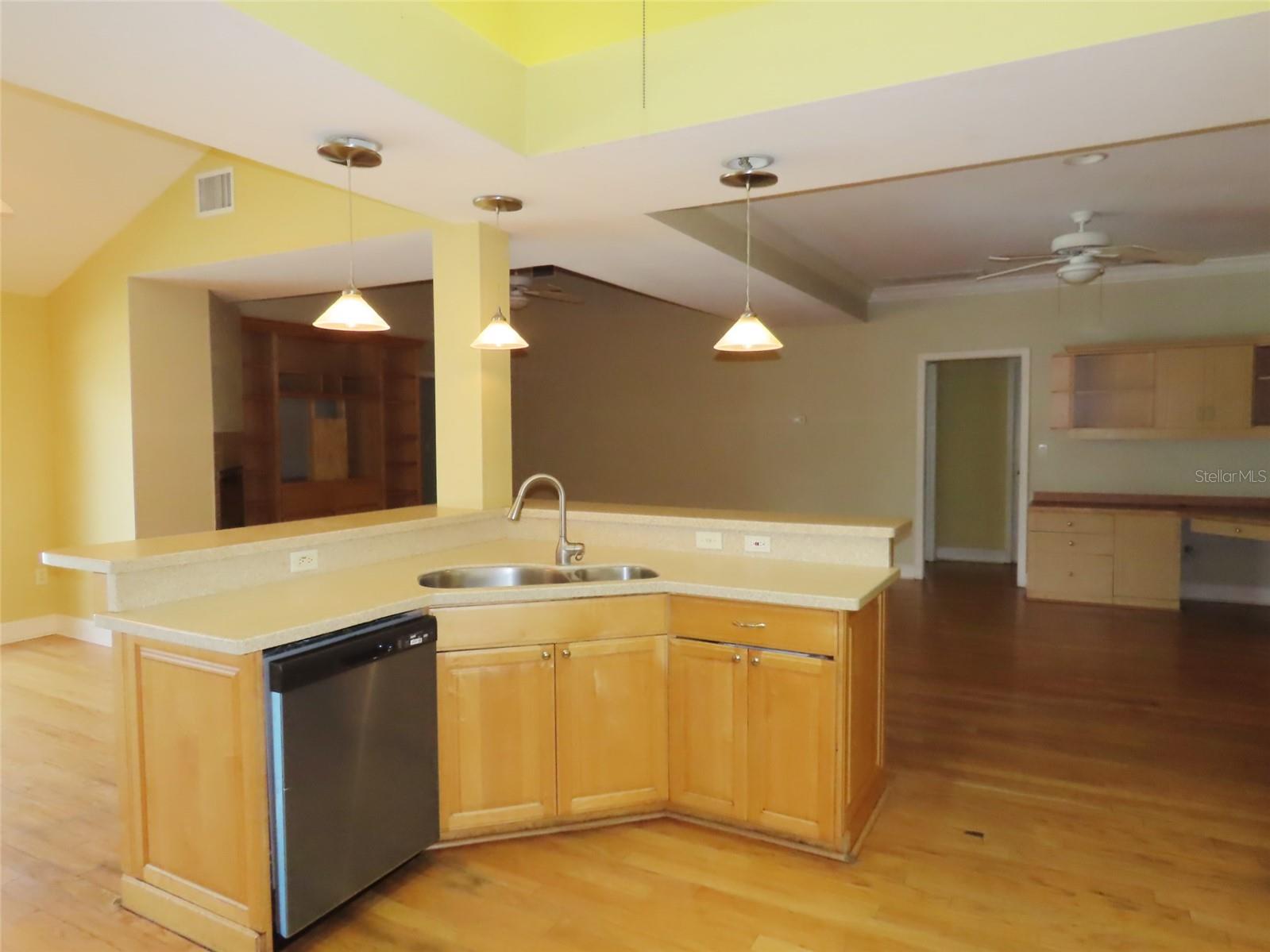 7555 Pine Valley Ln Property Photo 7