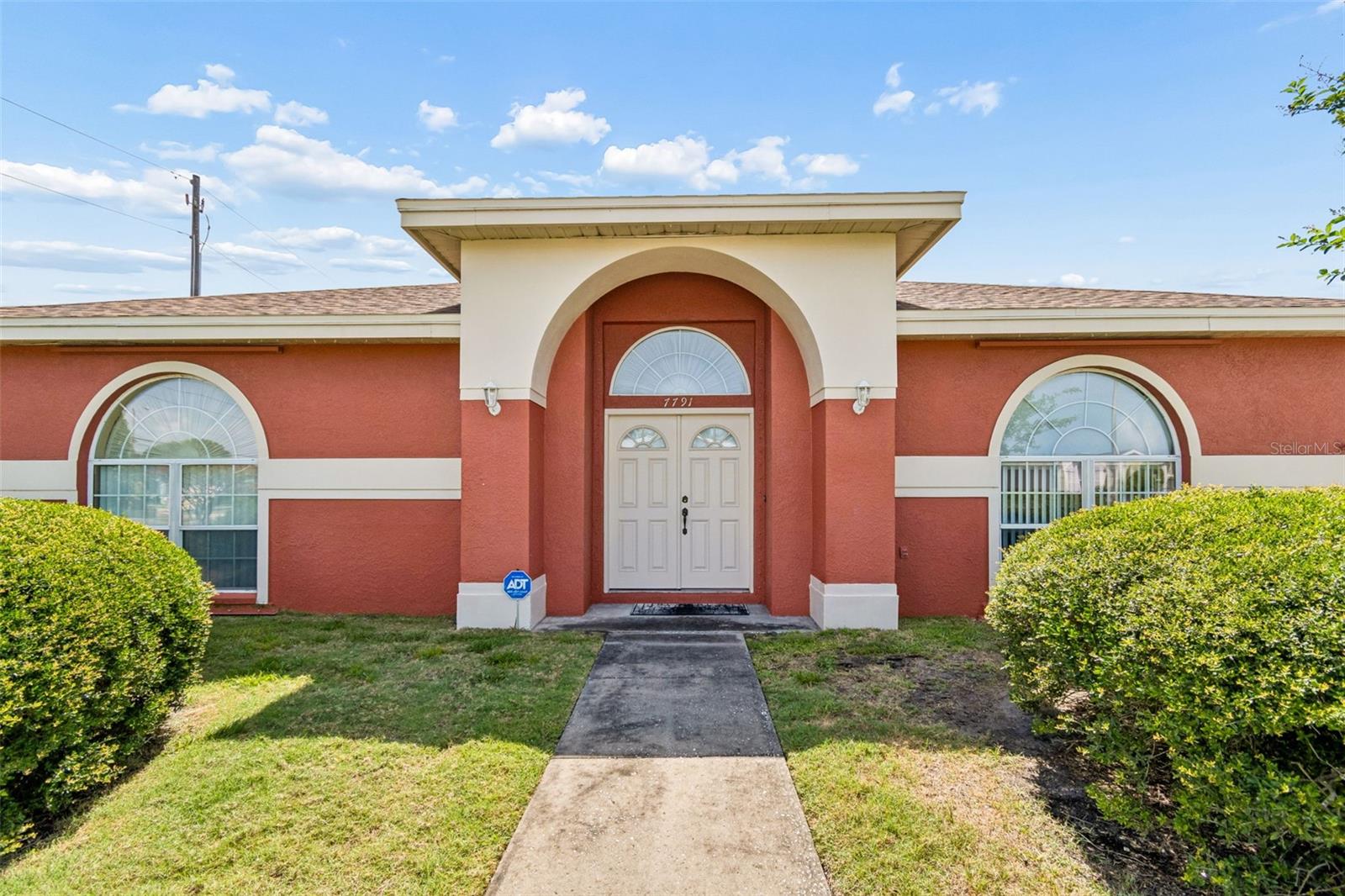 7791 Carver Ct Property Photo 2