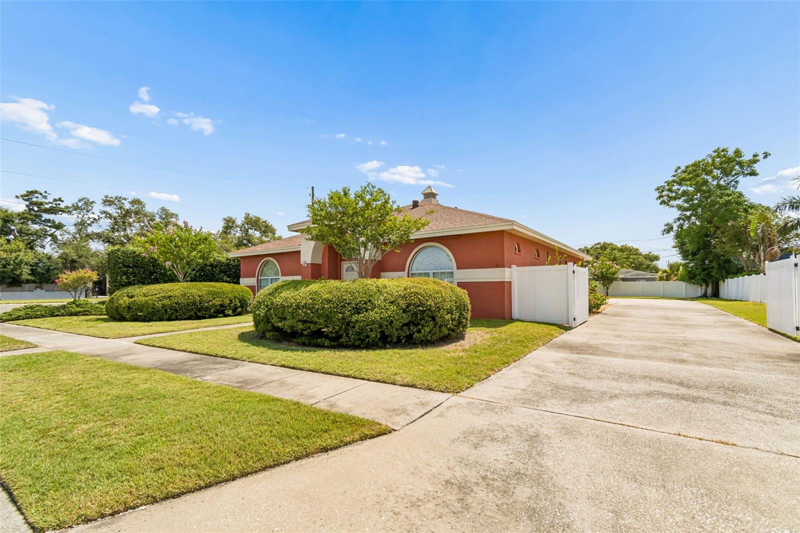 7791 Carver Ct Property Photo 4