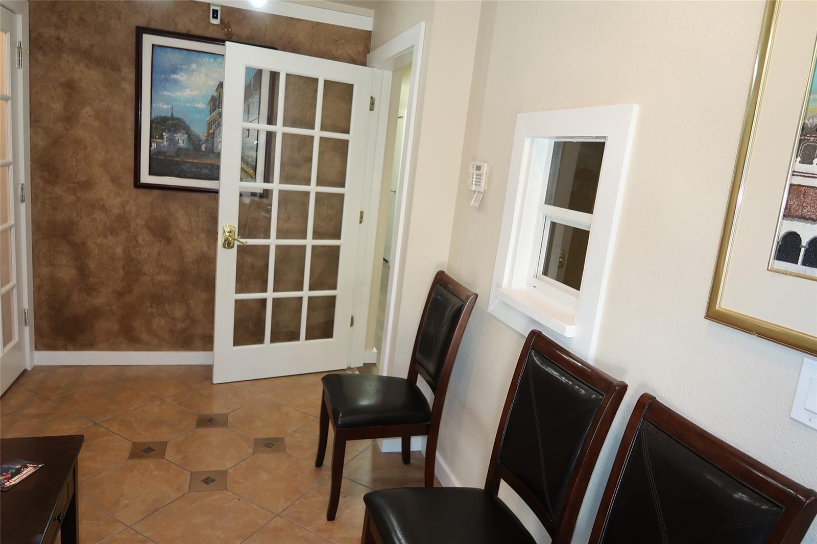 448 S Alafaya Trl #4 Property Photo 3