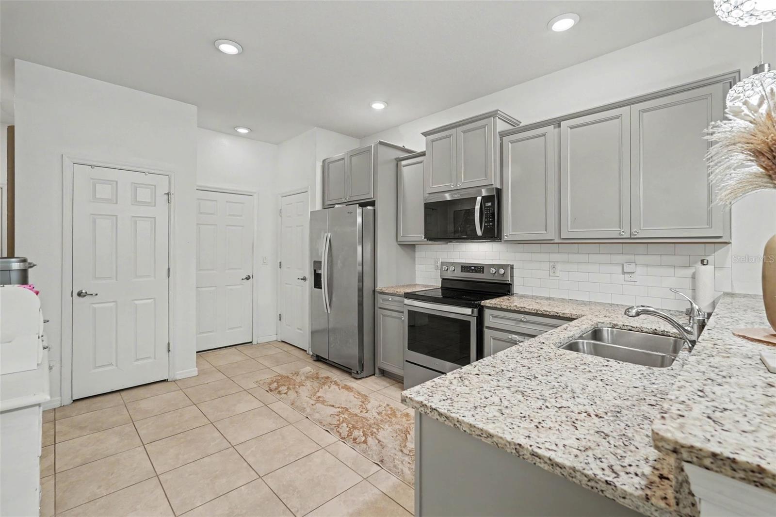 5374 Sylvester Loop Property Photo 8