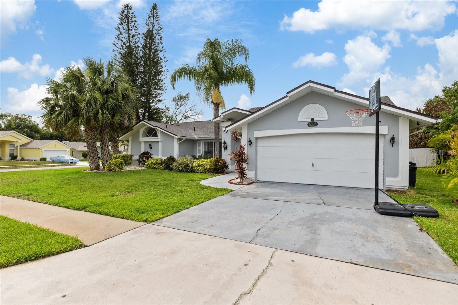 13528 Woodside Dr Property Photo 8