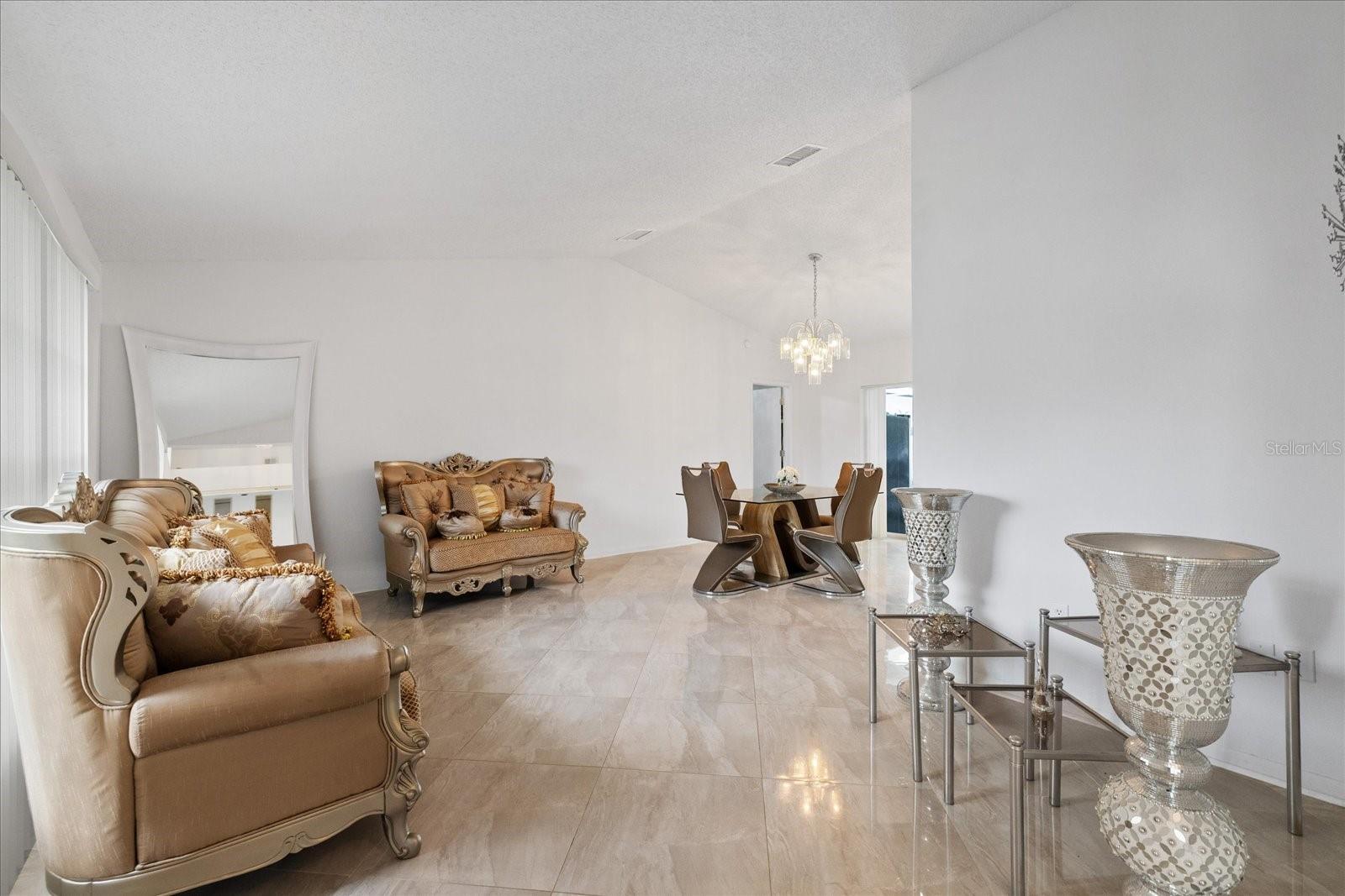 13528 Woodside Dr Property Photo 14