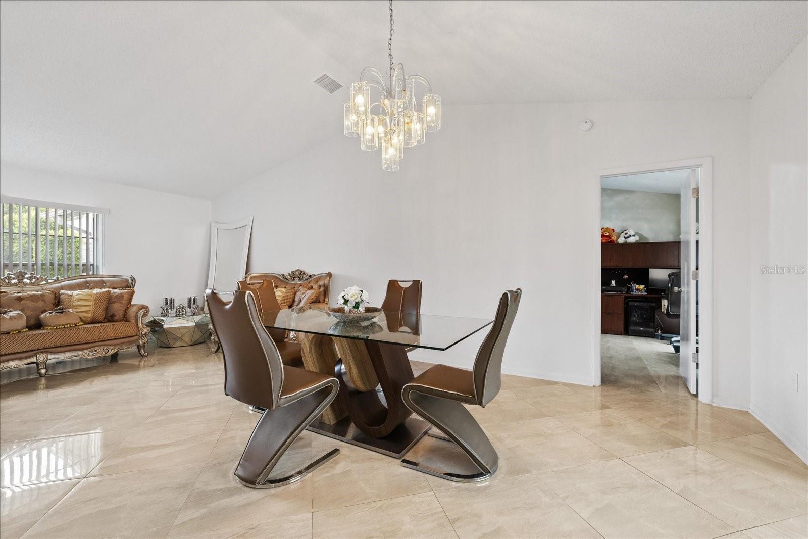 13528 Woodside Dr Property Photo 17