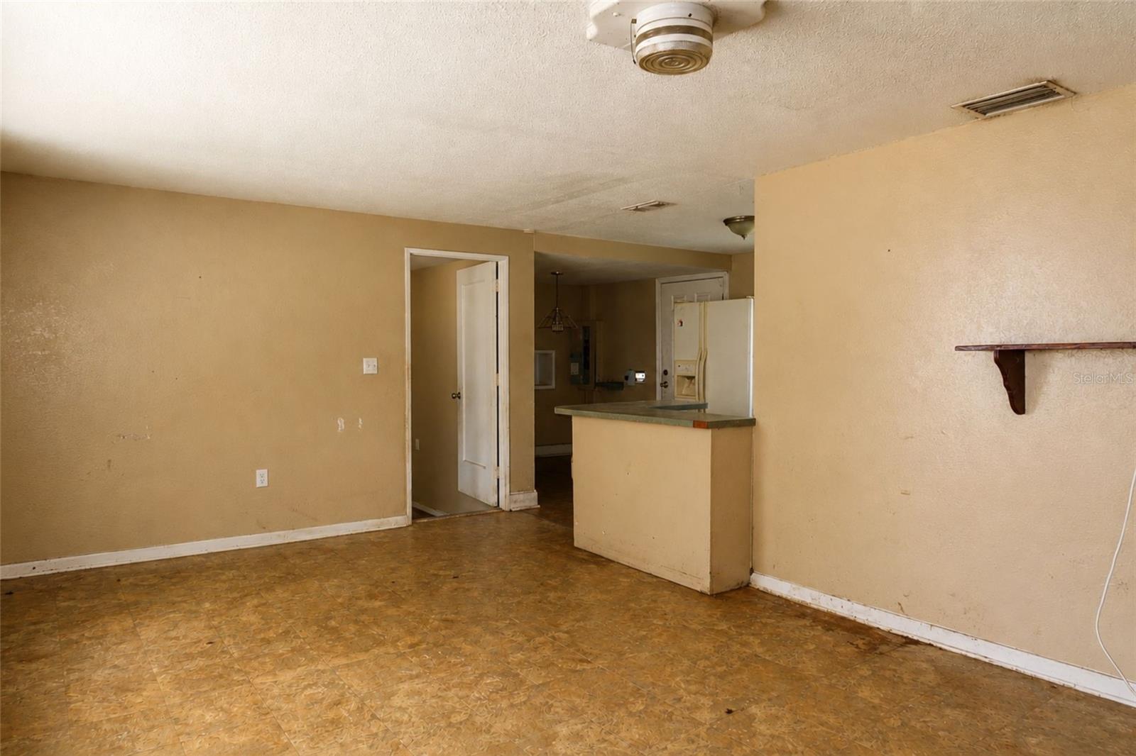 1208 Cherry Ln Property Photo 2