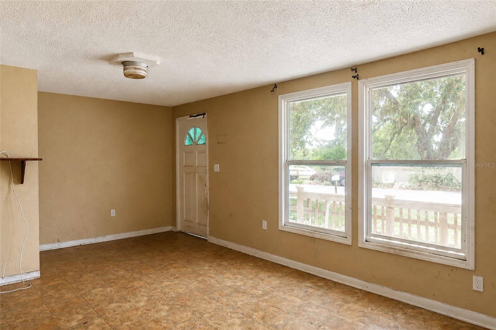 1208 Cherry Ln Property Photo 3