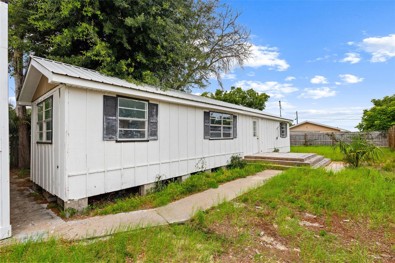 21316 Sunset Ave Property Photo 2
