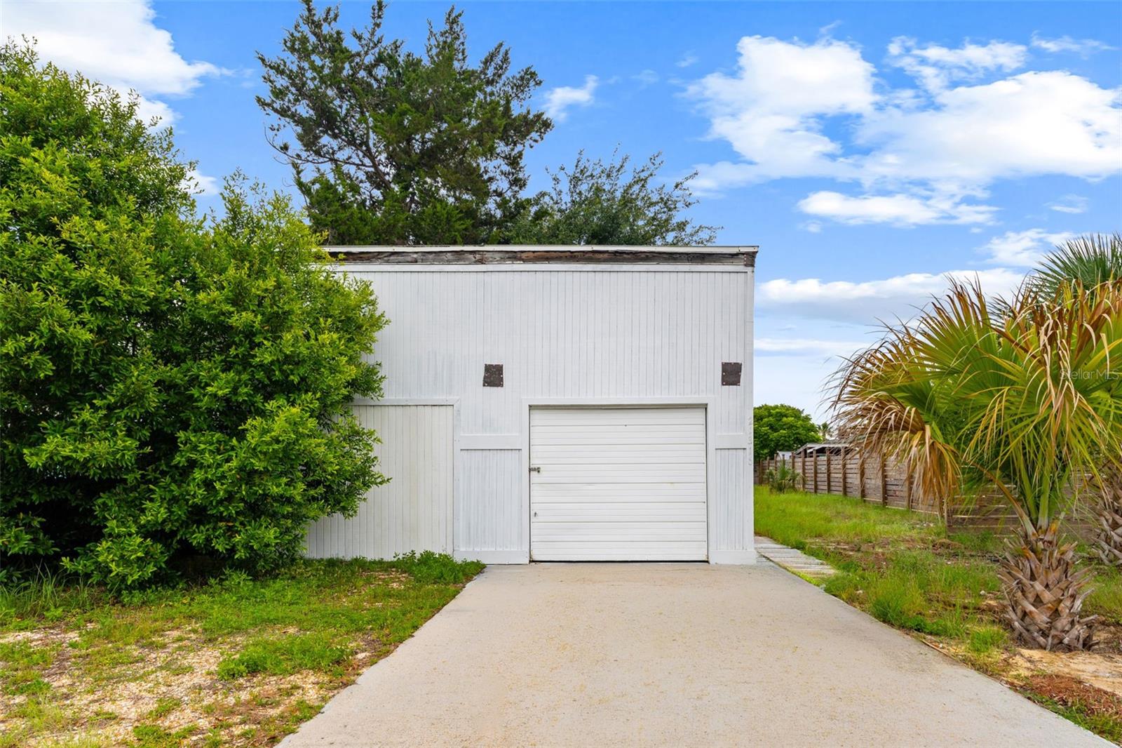 21316 Sunset Ave Property Photo 3