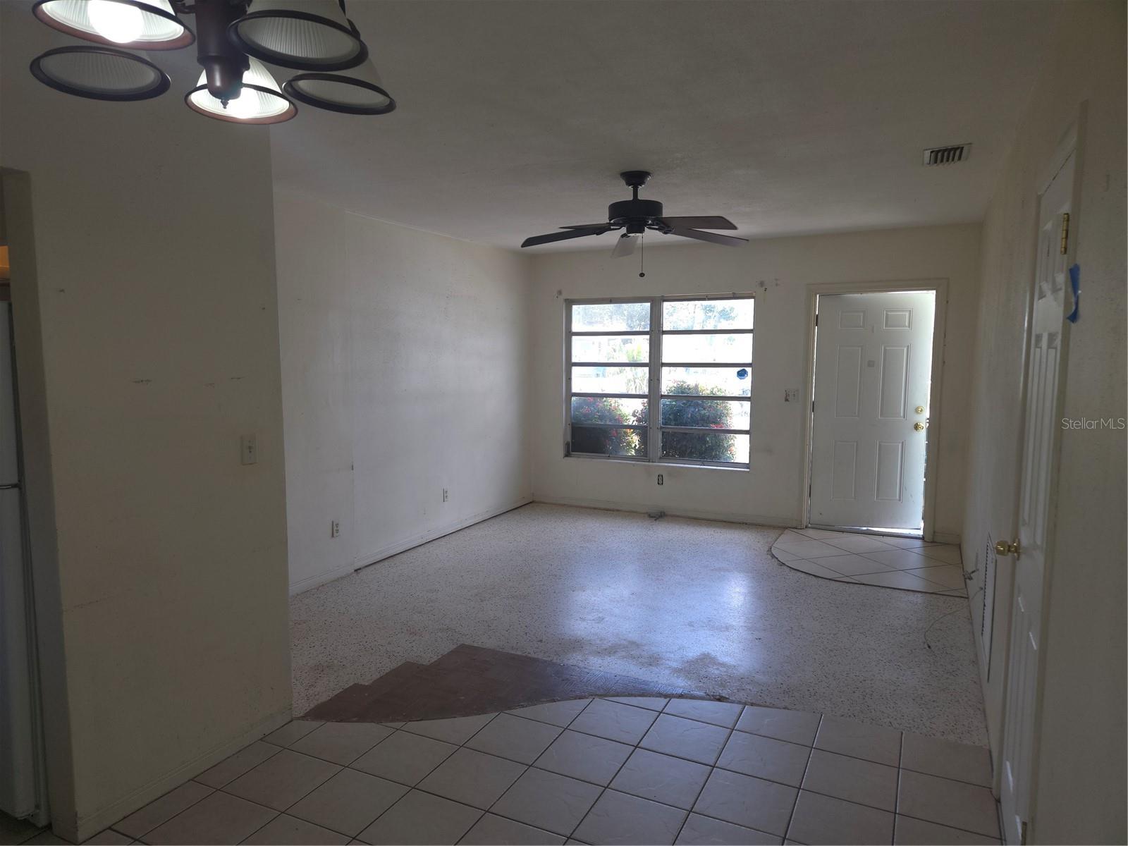 2913 Englewood Dr Property Photo 5