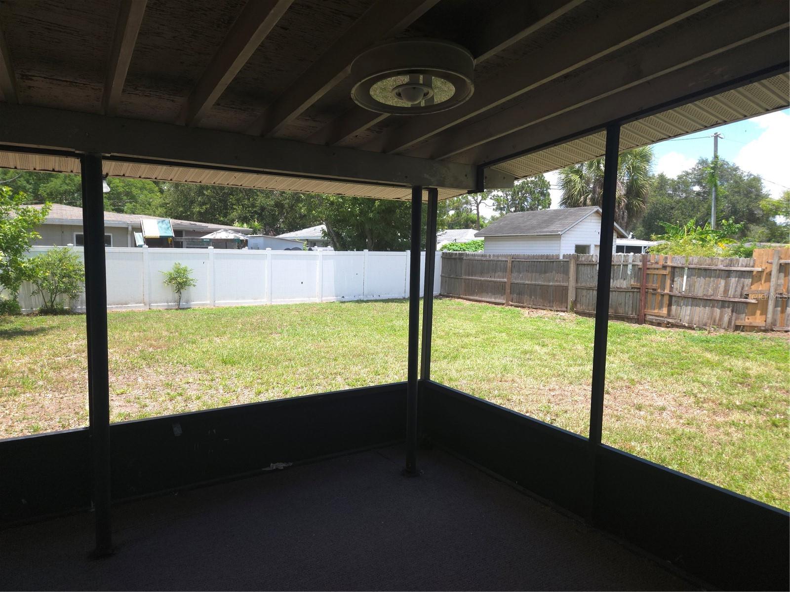 2913 Englewood Dr Property Photo 8