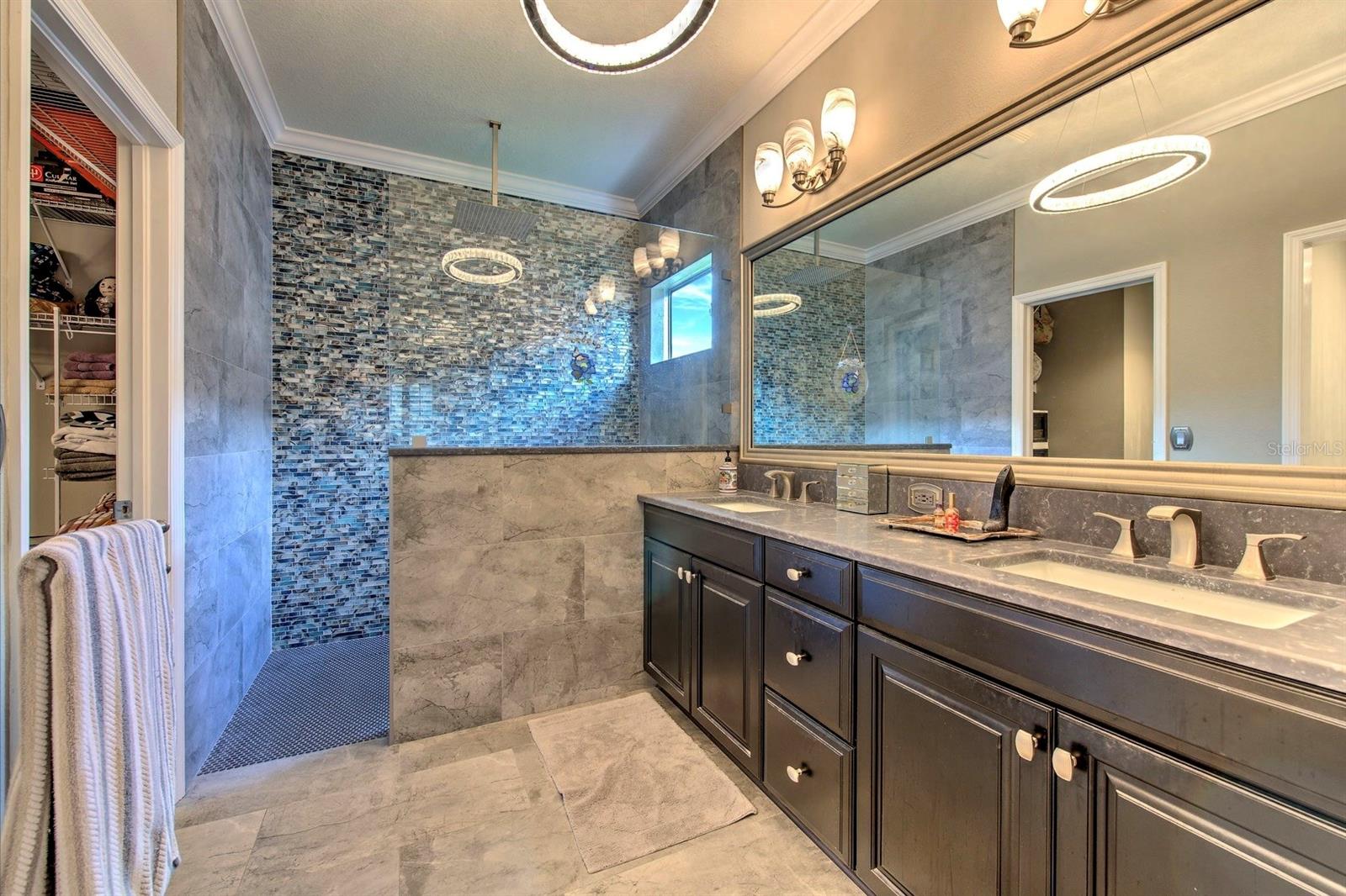 6540 Park Strand Dr Property Photo 19