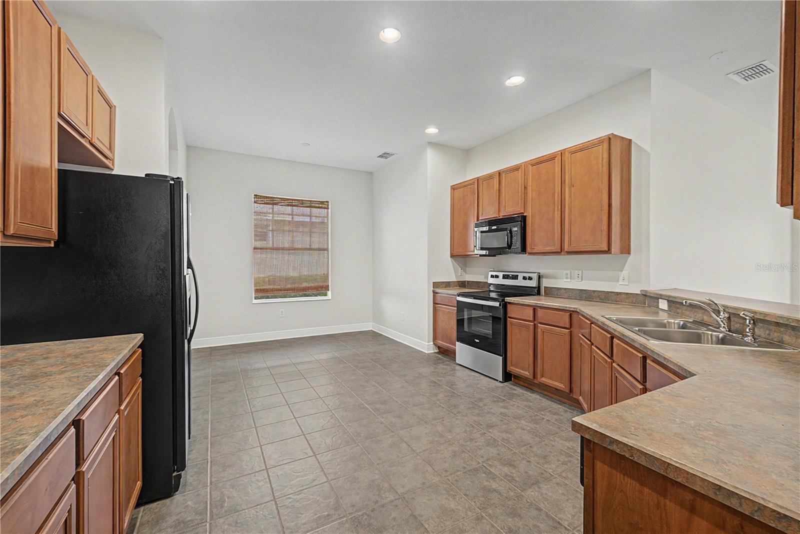 8152 Lagerfeld Dr Property Photo 18
