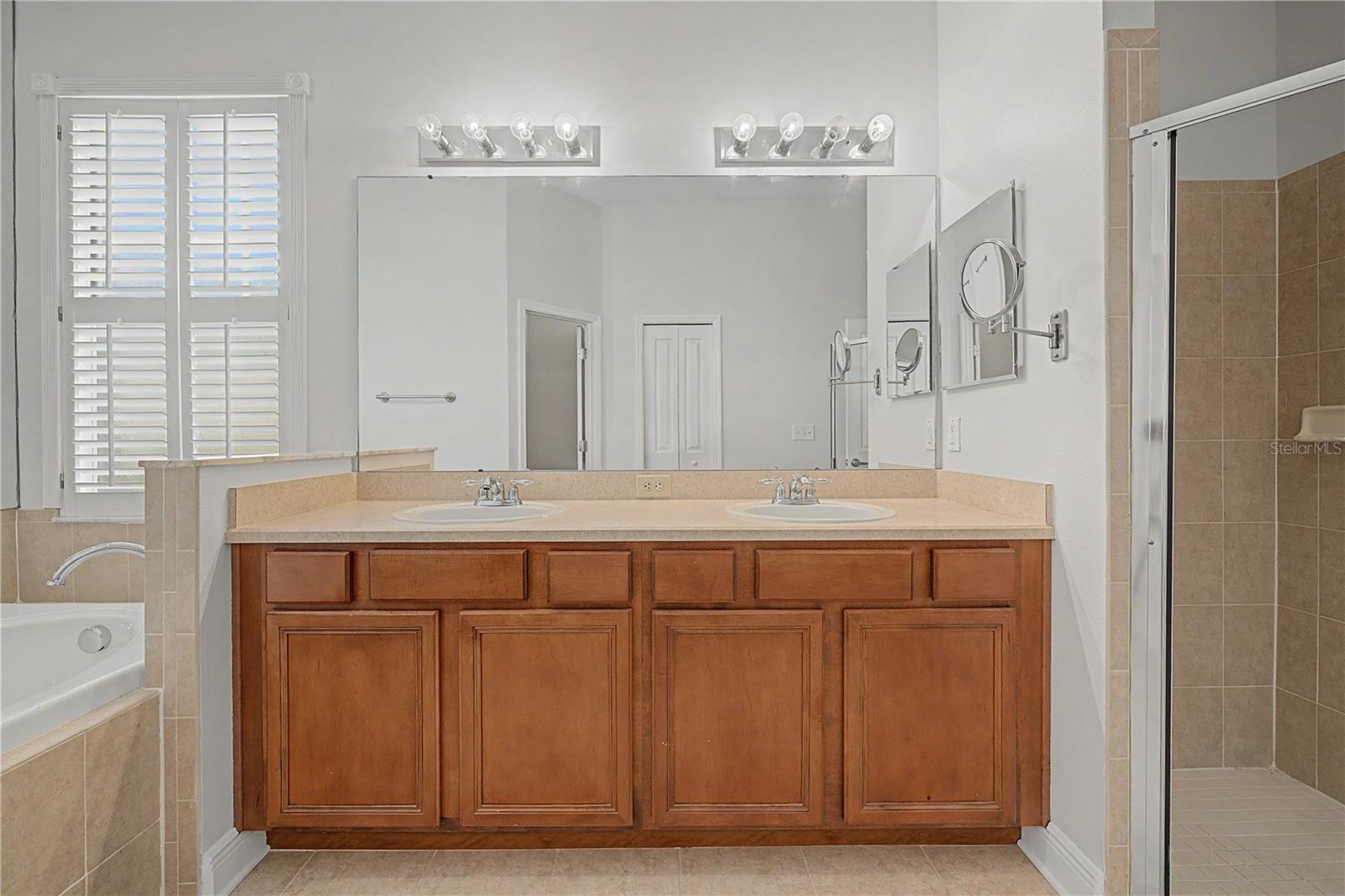 8152 Lagerfeld Dr Property Photo 27