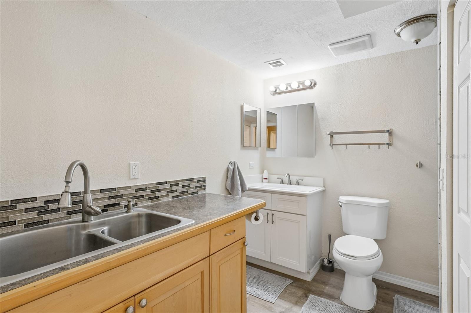 1133 Grand Blvd Property Photo 11
