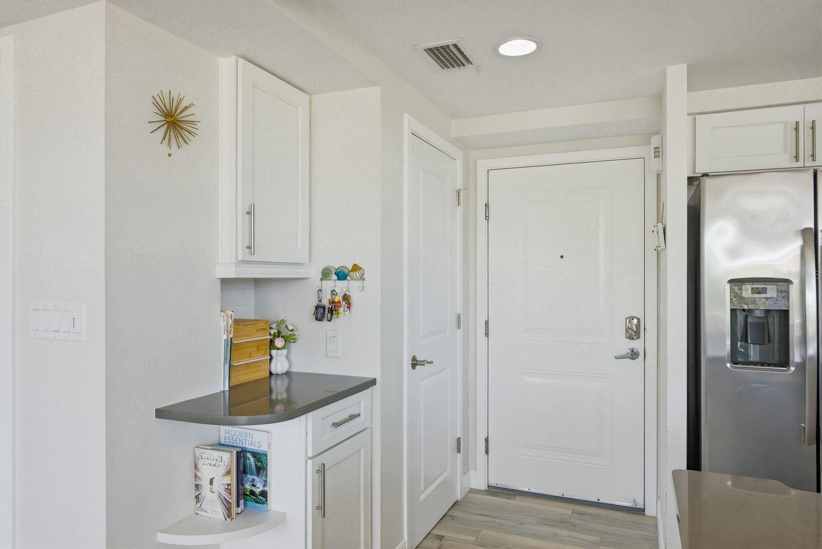 223 Island Way #2d Property Photo 6