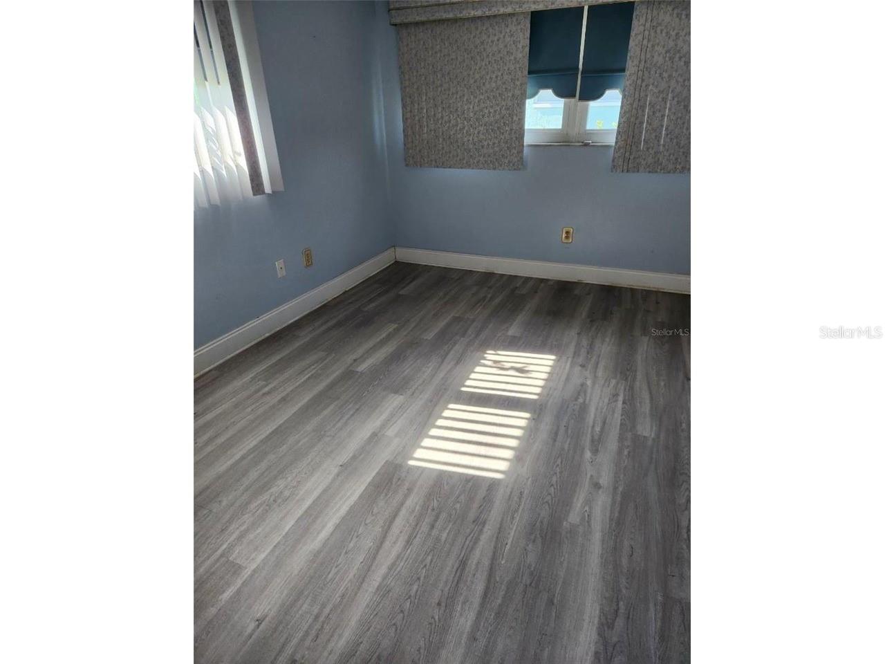 6890 Versailles N #10 Property Photo 8