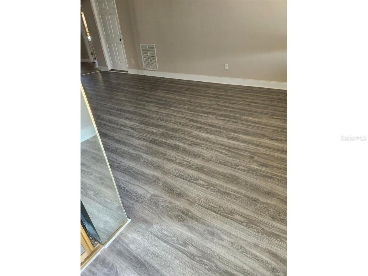 6890 Versailles N #10 Property Photo 10