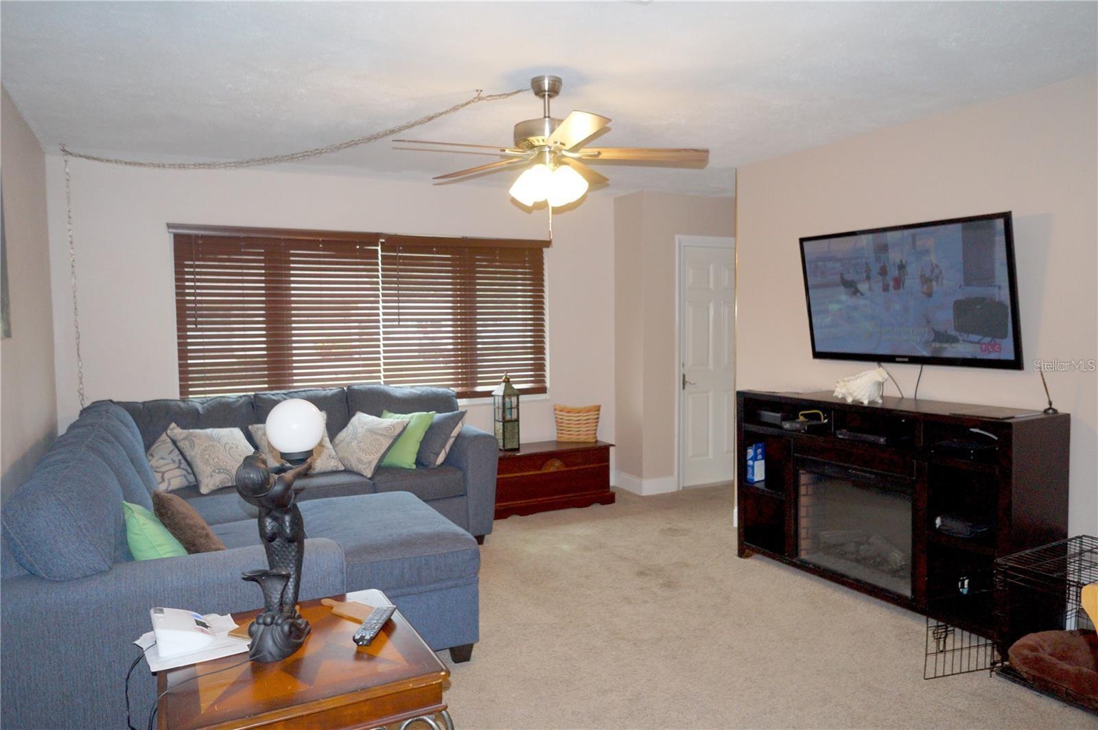 6890 Versailles N #10 Property Photo 11
