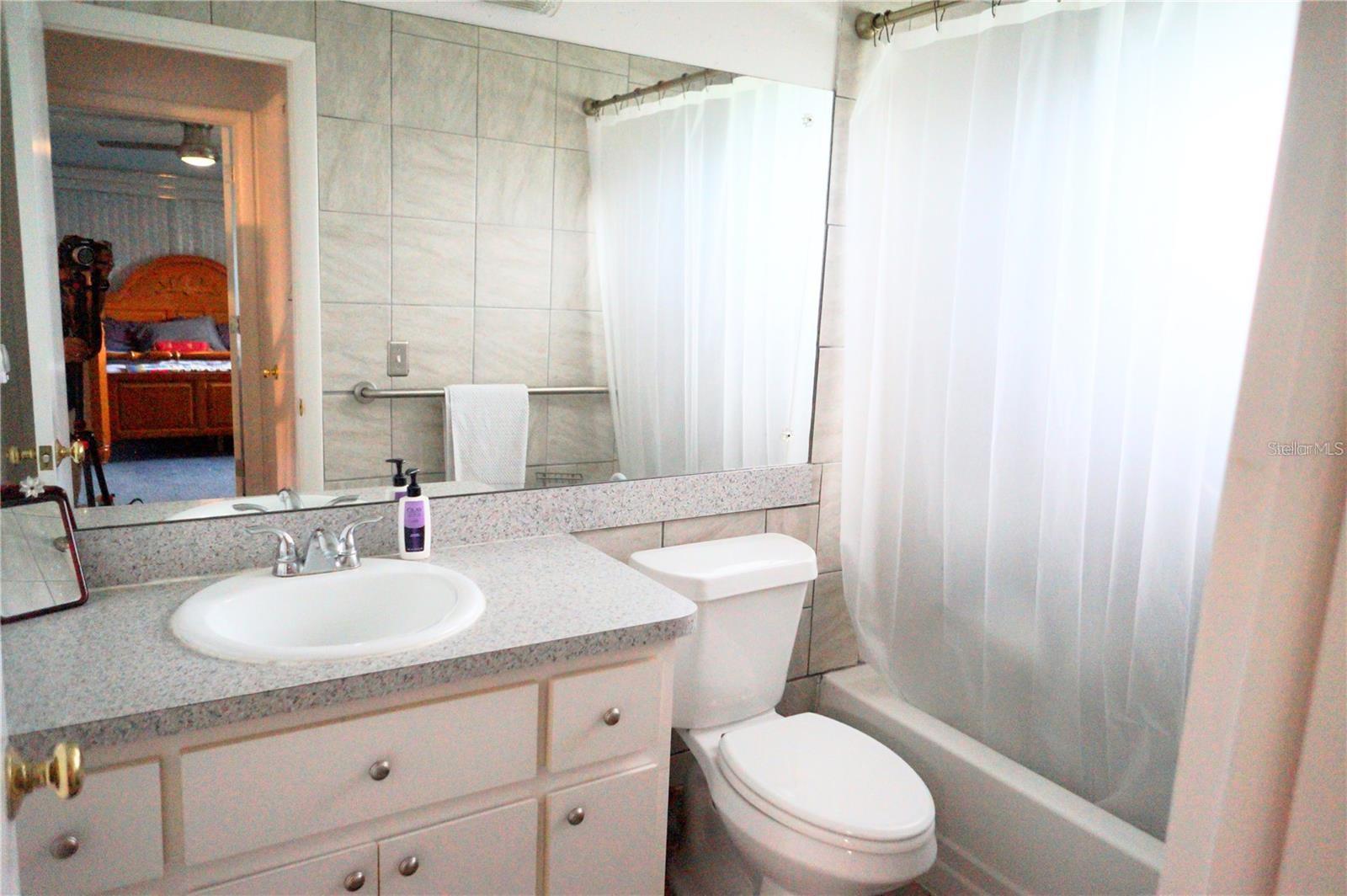 6890 Versailles N #10 Property Photo 14