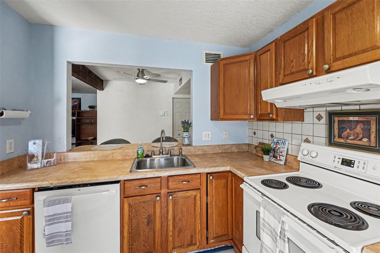 2095 Sunset Point Rd #1904 Property Photo 9