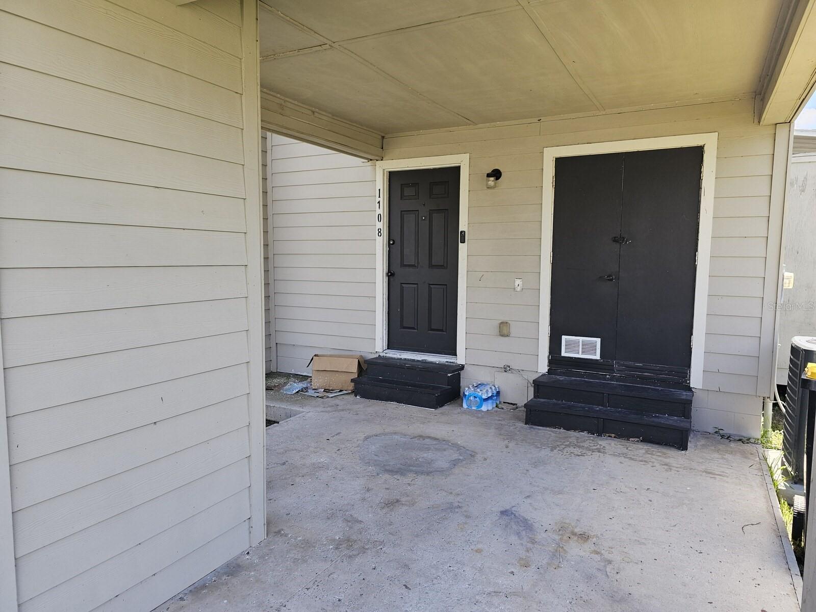 1106-1108 Country Club Ln Property Photo 2