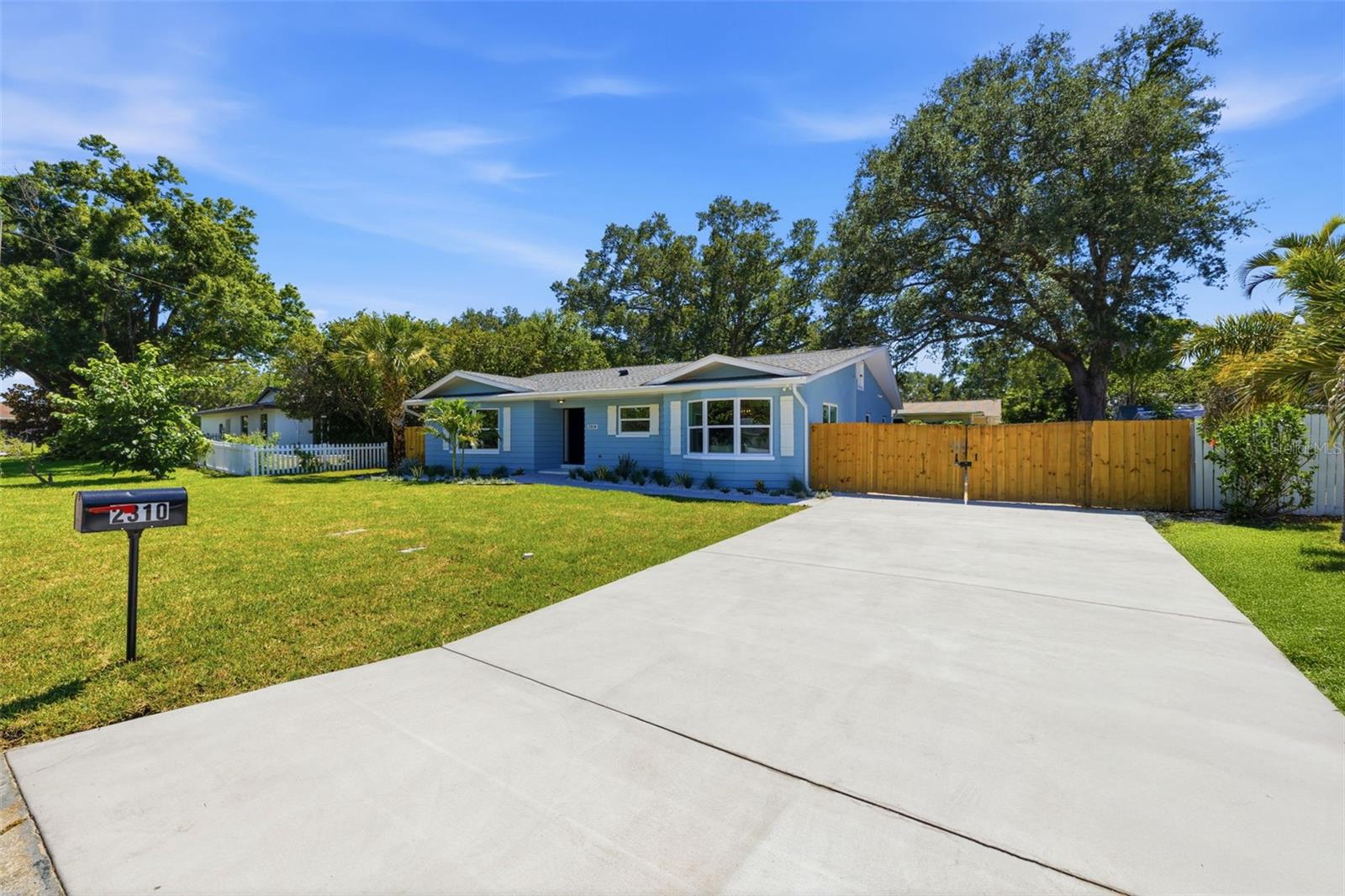 2310 Harrison Dr Property Photo 3