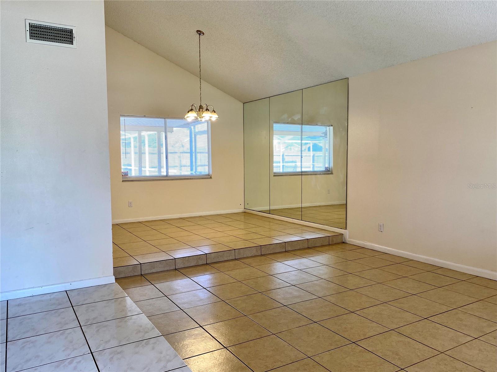5205 Dublin Pl Property Photo 6