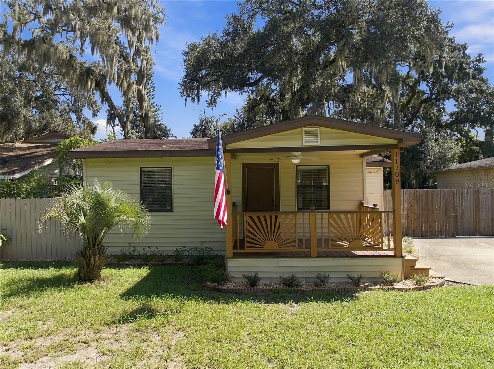 11709 Hoyt Ave Property Photo 1
