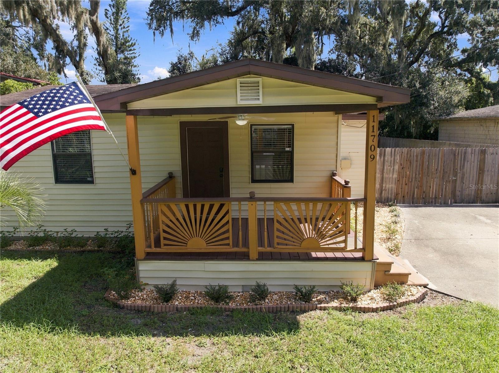 11709 Hoyt Ave Property Photo 3