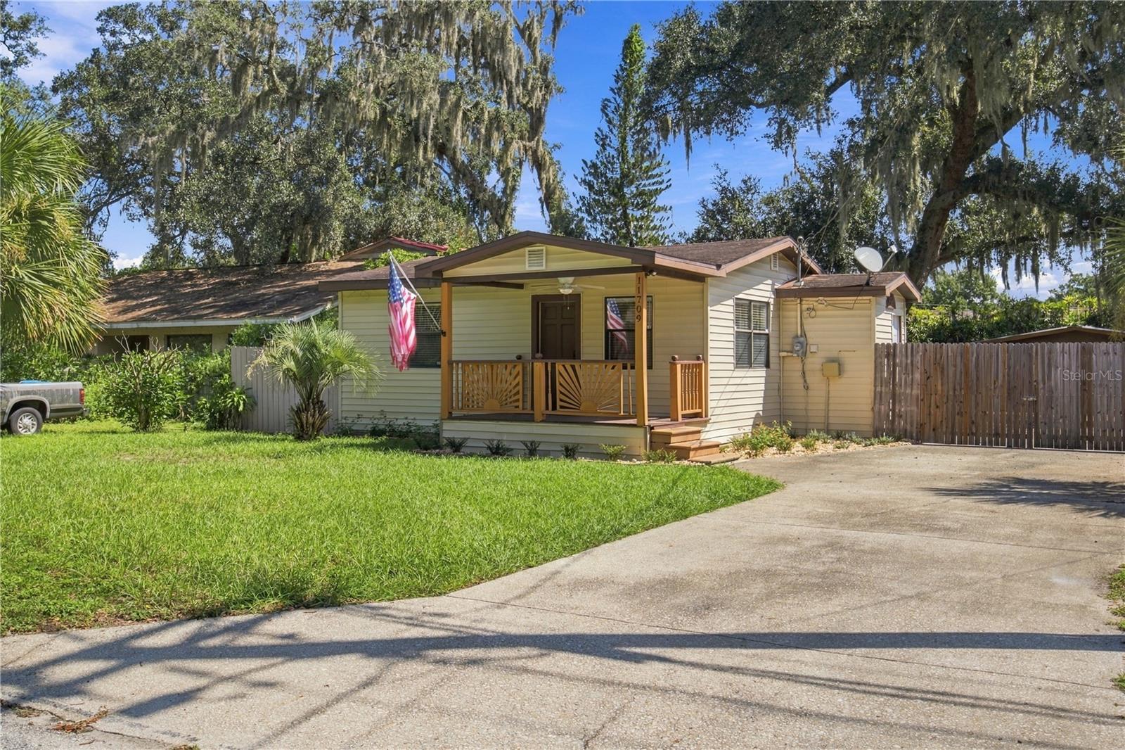 11709 Hoyt Ave Property Photo 4