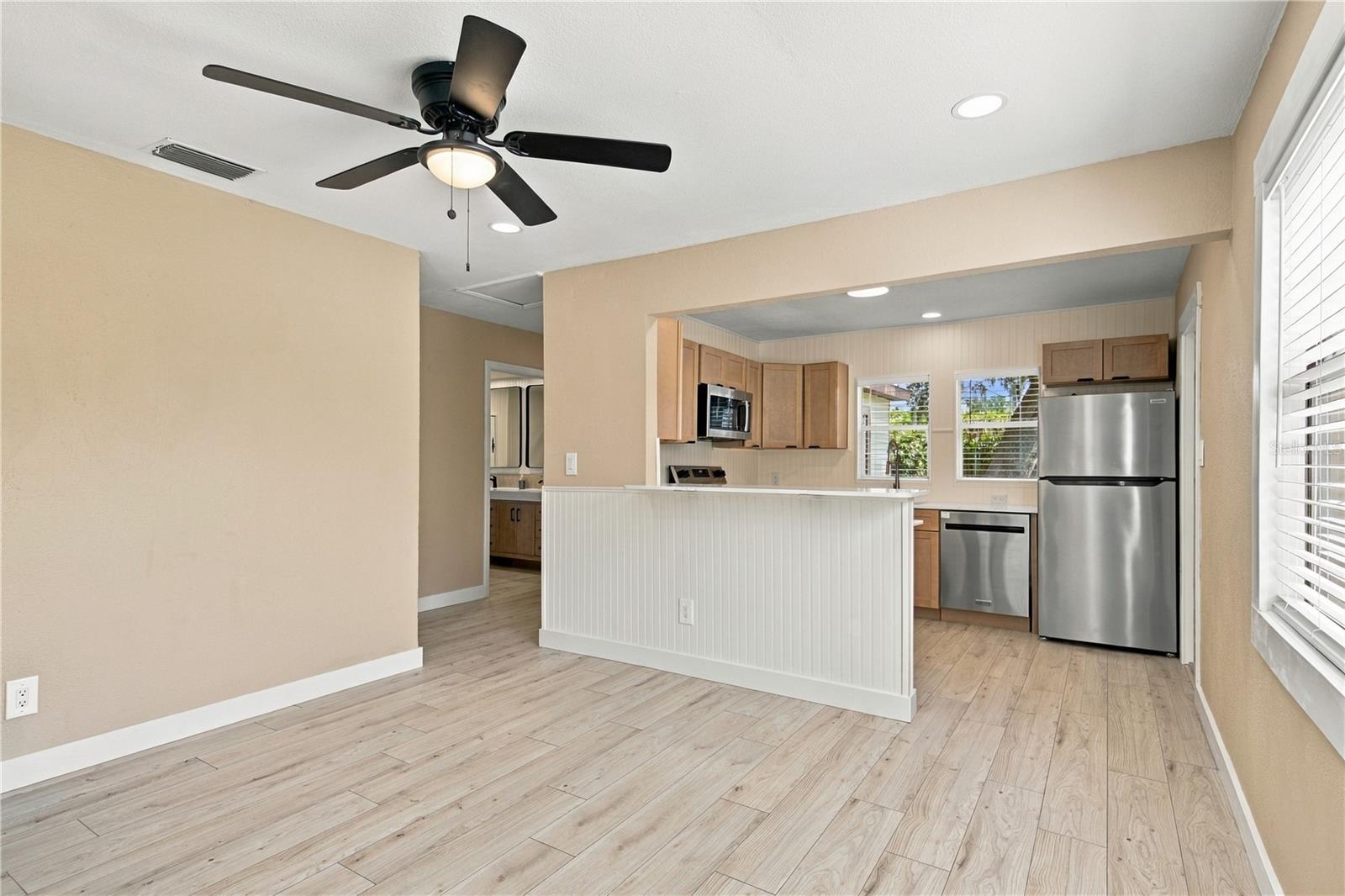 11709 Hoyt Ave Property Photo 6