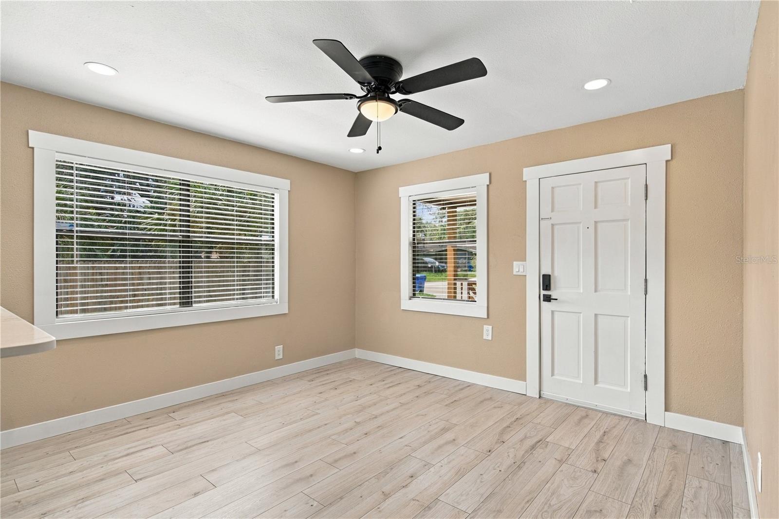11709 Hoyt Ave Property Photo 7