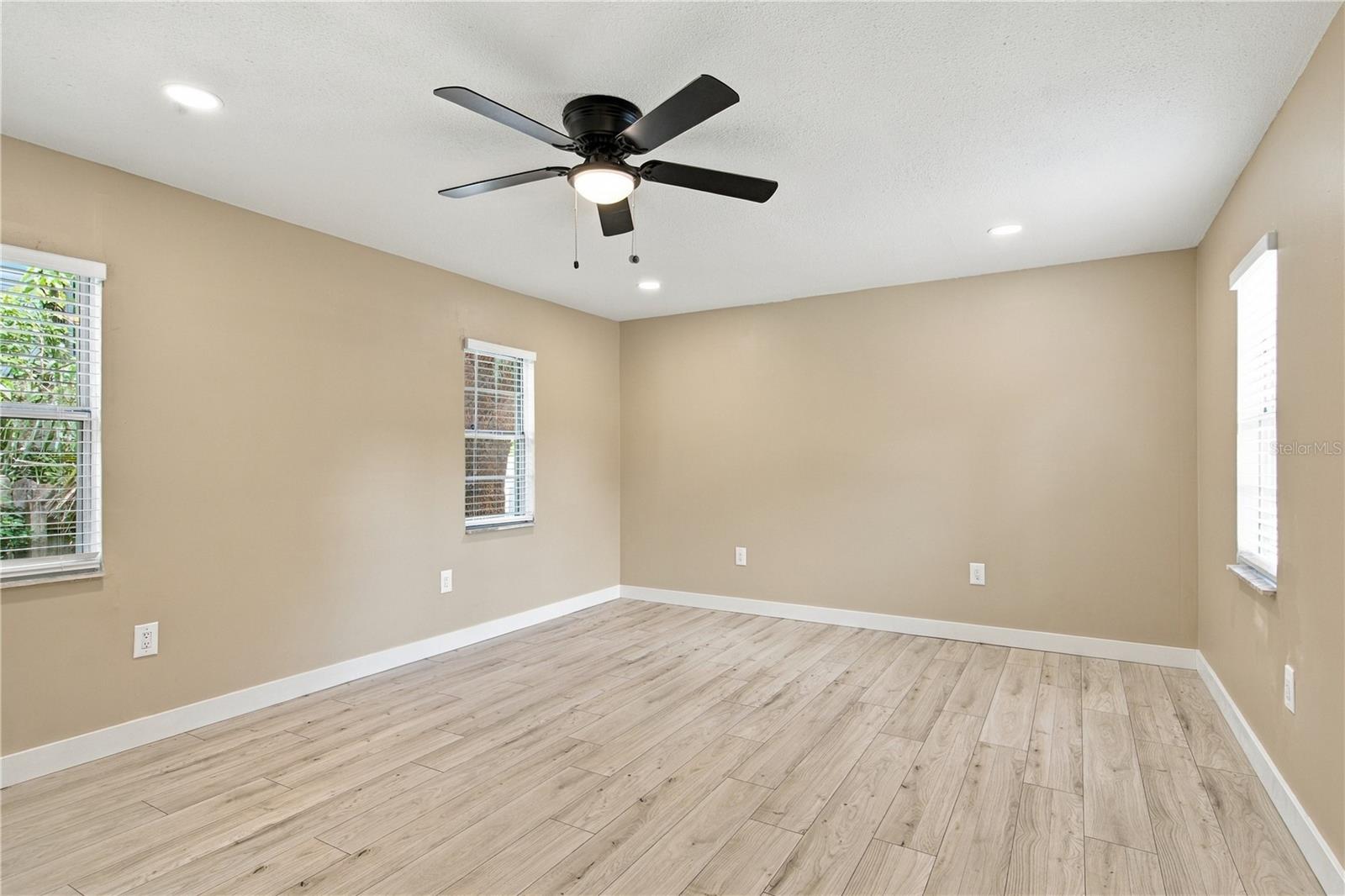 11709 Hoyt Ave Property Photo 18